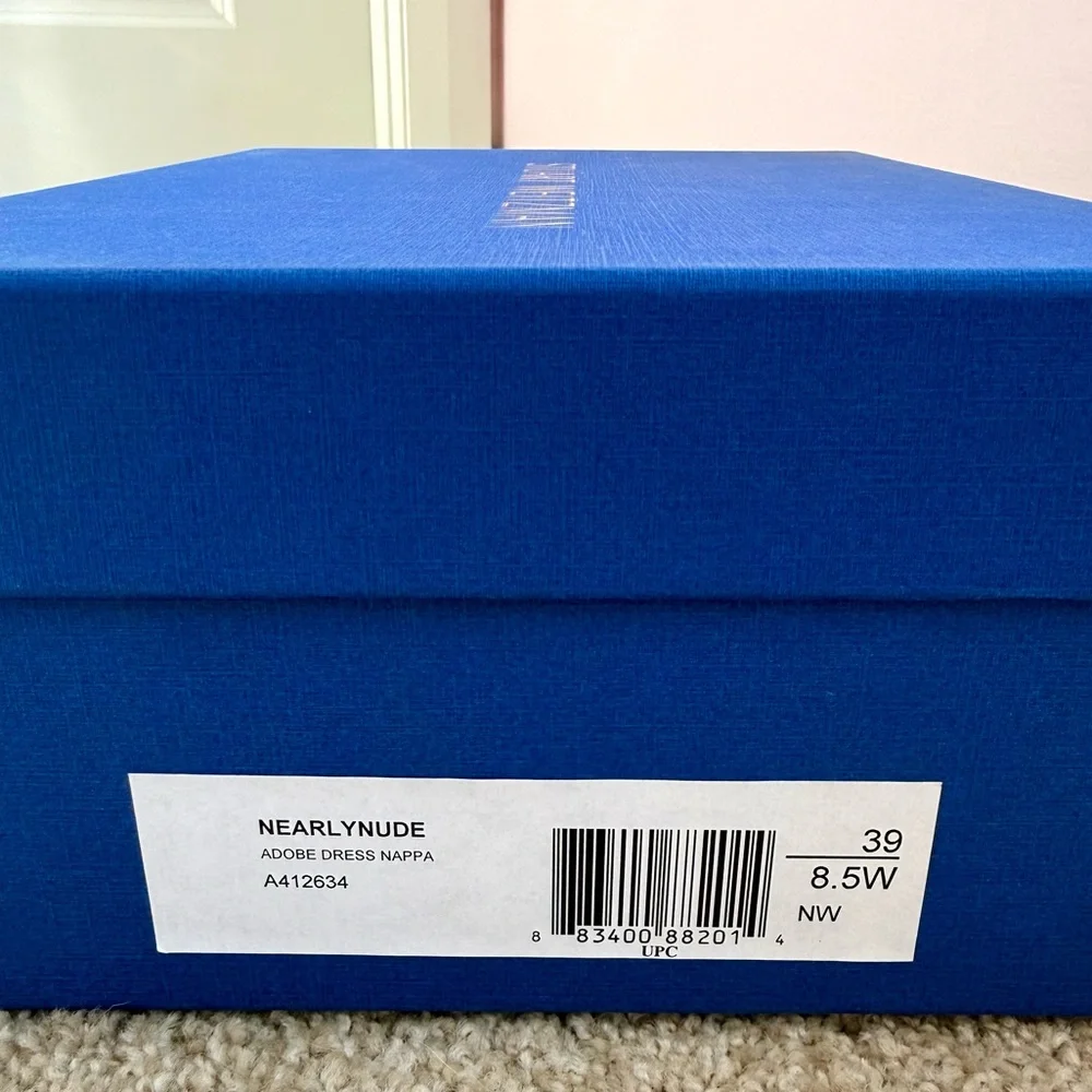 Stuart Weitzman •nwt excellent